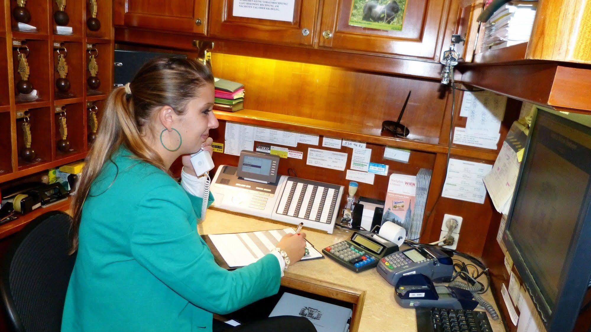 Hotel Zur Wiener Staatsoper Bagian luar foto